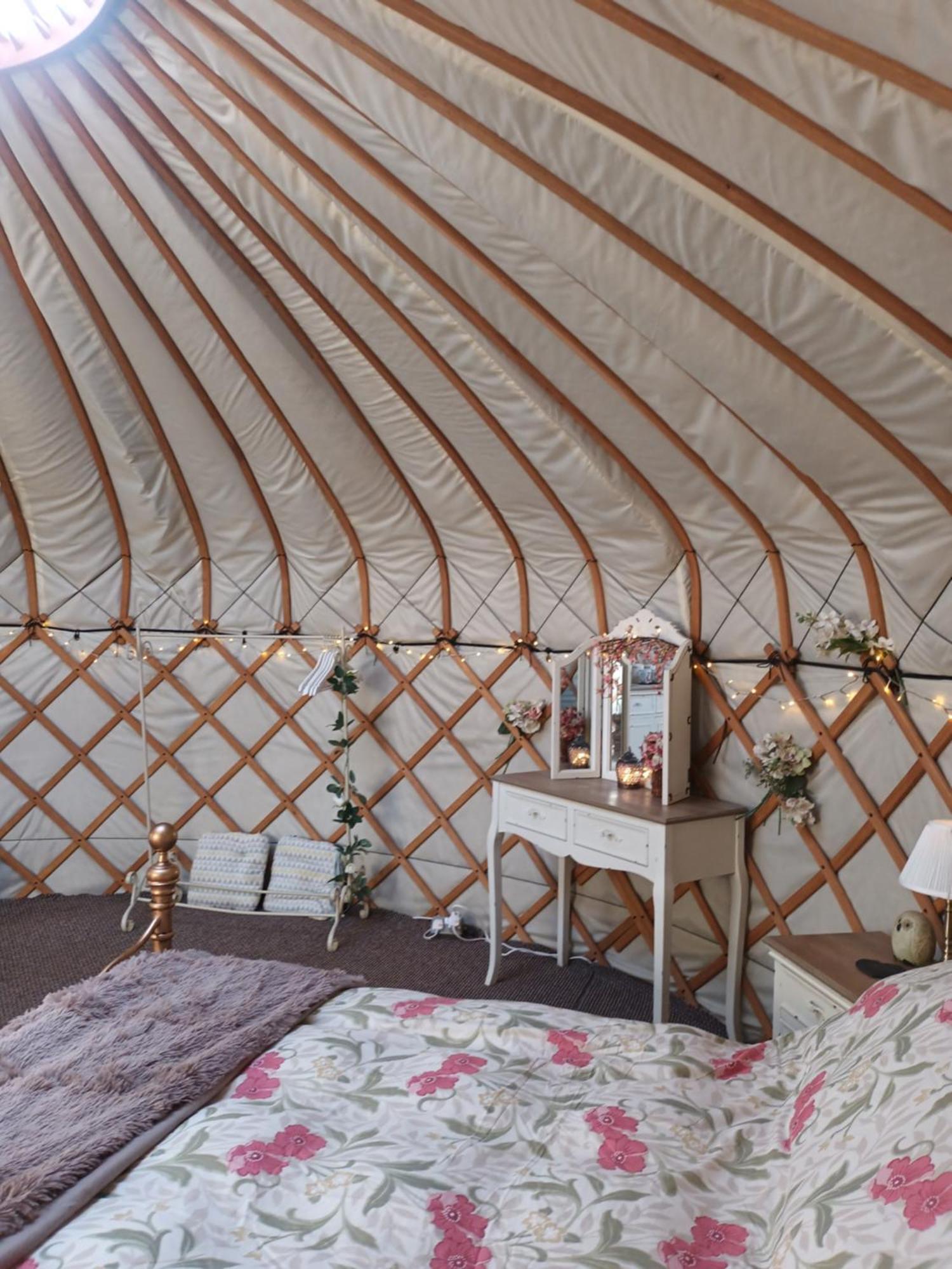 Dereham Gingerbread Cottage Yurts מראה חיצוני תמונה