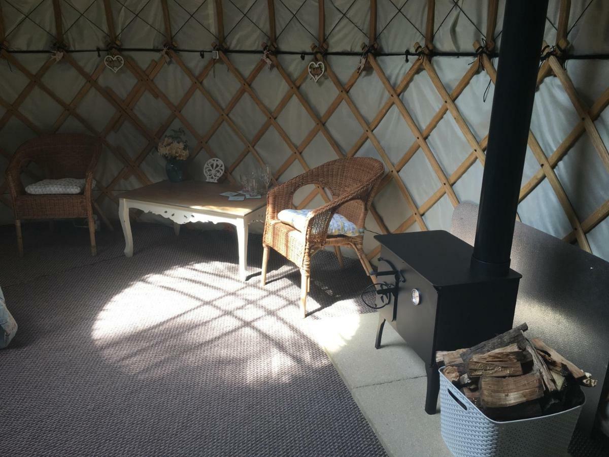 Dereham Gingerbread Cottage Yurts מראה חיצוני תמונה